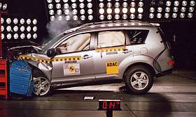 Mitsubishi Outlander crash test picture