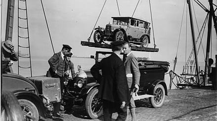 Cars being shipped from Dover (1929)