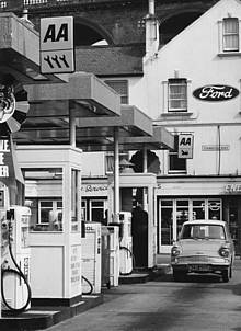 A 'three spanner' garage (1970s)