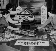 Making ice-bound road signs