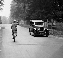 patrol-on-bicycle-salutes-passing-car-22