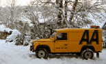 SORT land rover in snow