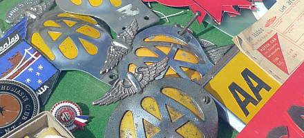 The earliest AA car badges were issued in April 1906, and were of a uniform pattern