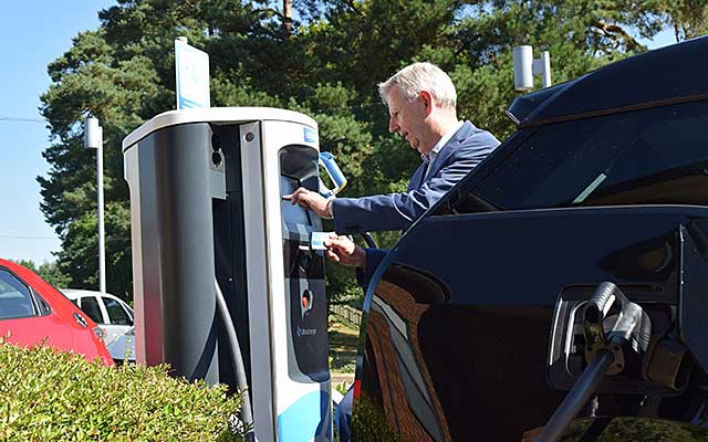 Edmund king chargemaster rapid charger and i 3 640