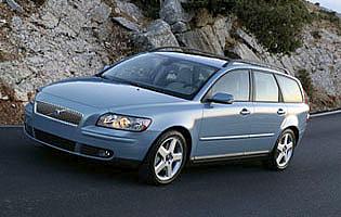 picture of volvo v50 from the front