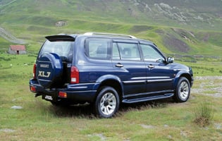 picture of suzuki grand vitara xl-7 from the side