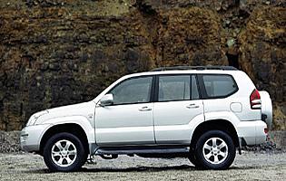 picture of Toyota land cruiser from the side