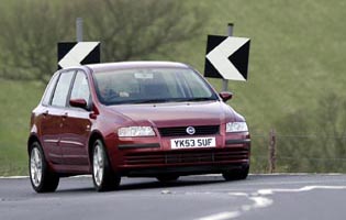 picture of fiat stilo from the front