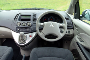 picture of mitsubishi grandis interior