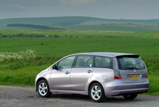 picture of mitsubishi grandis from the rear