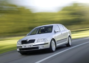 picture of skoda octavia from the front