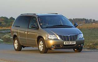 picture of chrysler grand voyager from the front