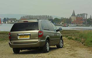 picture of chrysler grand voyager from the rear