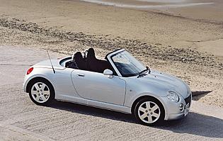 picture of daihatsu copen from the front