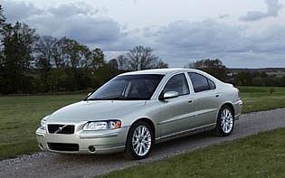 picture of volvo s60 from the front