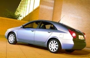 picture of nissan primera from the rear