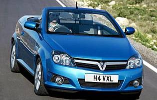 picture of vauxhall tigra in action