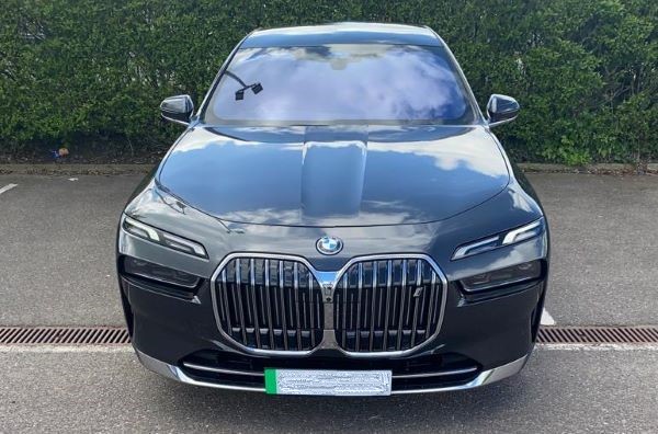 Bmw i 7 grille