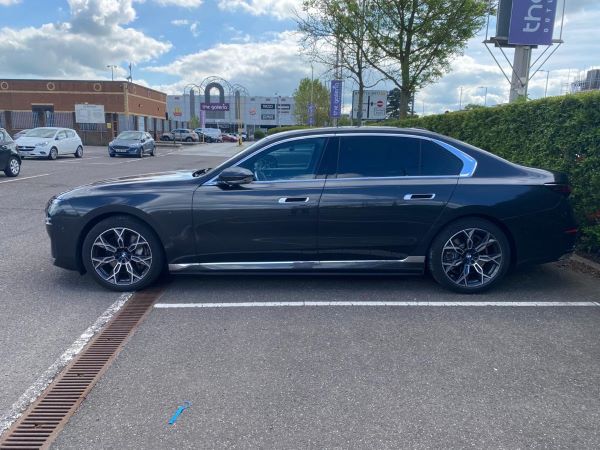 Bmw i 7 side