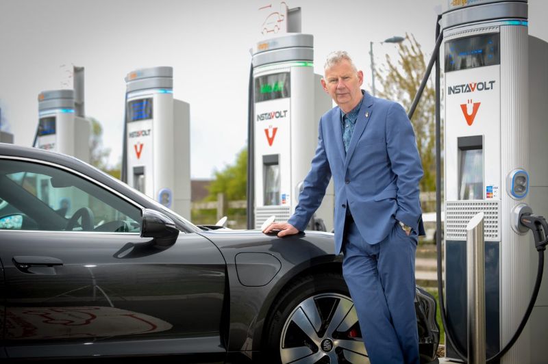 Evk with porsche at charger resized