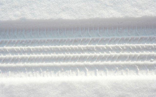Snow tyre track