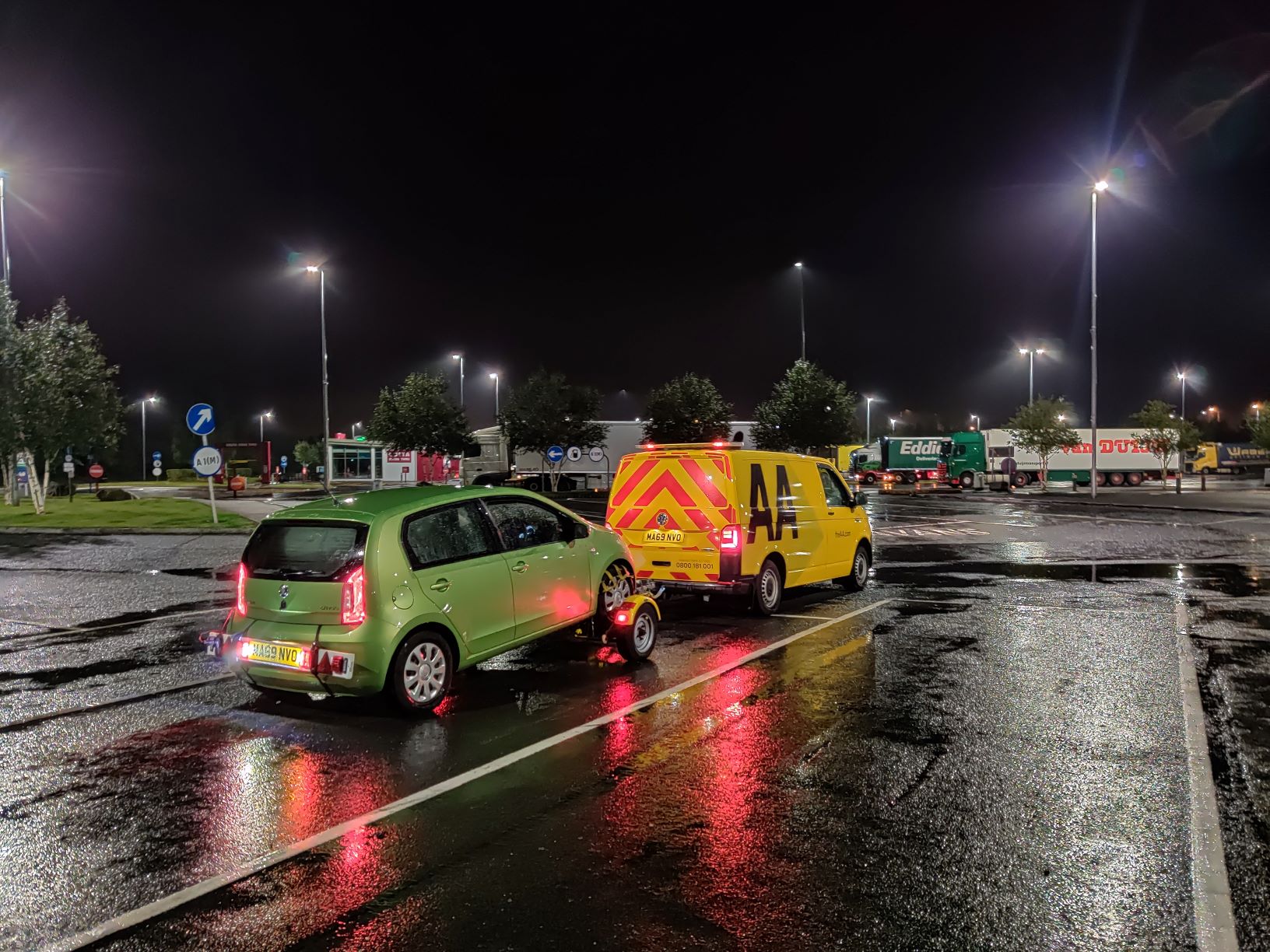 Green car on crt in wet resize