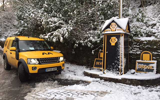 Land rover devils bridge