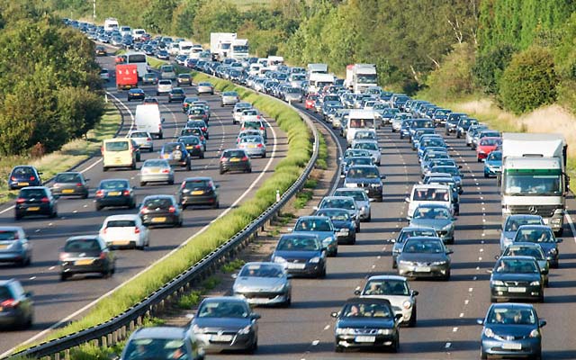https://www.theaa.com/~/media/the-aa/article-summaries/driving-advice/generic/motorways-dual-carriageways/motorway-queue-facing-camera.jpg?h=400&hash=D5DFADCC1333DF02D7FEFBA0AD6DB5C4890DD54D&hash=D5DFADCC1333DF02D7FEFBA0AD6DB5C4890DD54D&rev=b513c648344e4deaa4827b734c9ed98e&w=640