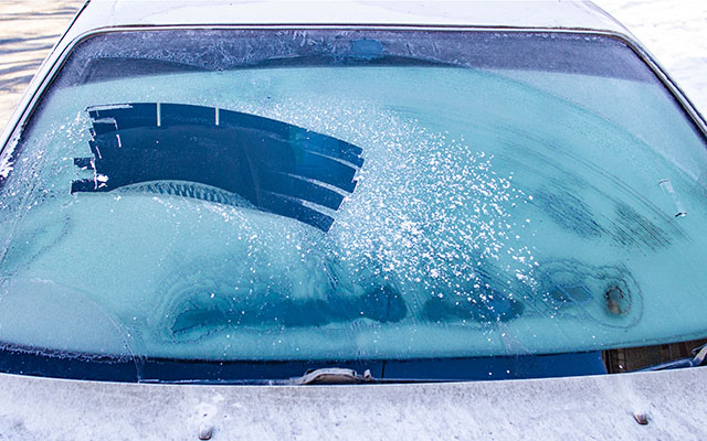 Porthole cleared in icy windscreen