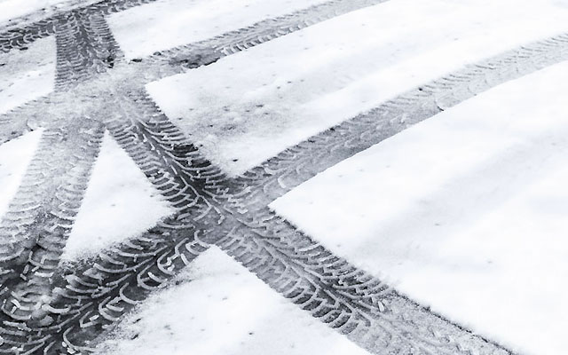 Snow tyre tracks
