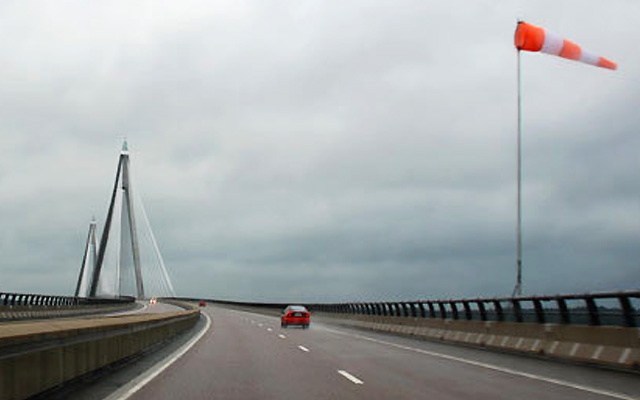 Driving In Strong Wind Aa