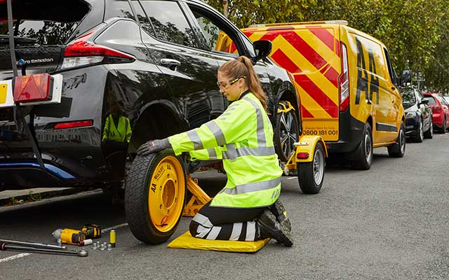AA Patrol replacing tyre on car