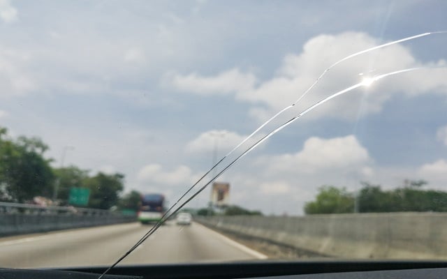Cracked windscreen while driving