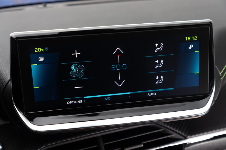 An image of the Peugeot e 208 interior nav screen